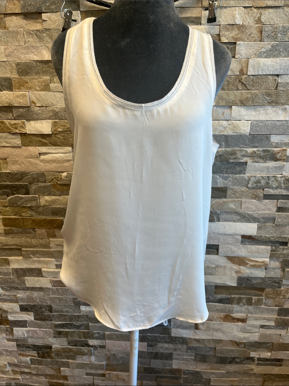 Banana Republic Cream Scoop Neck Sleeveless Tank